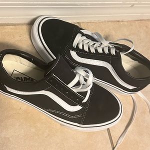 Vans Black Old Skool Shoe (never worn) size 7.5 women’s